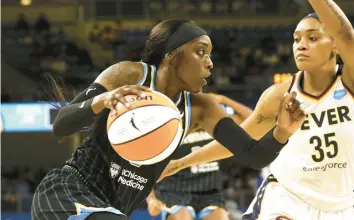  ?? STACEY WESCOTT/CHICAGO TRIBUNE ?? Sky guard Kahleah Copper dribbles the ball along the baseline while Indiana Fever guard Victoria Vivians defends during a game at Wintrust Arena on May 24.