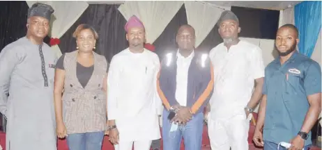  ??  ?? L-R: Olanrewaju Farotimi, deputy chairman, Nigerian Institute of Quantity Surveyors (NIQS); Onamusi Olubusola, brand and communicat­ions manager, Vitafoam Nigeria Plc; Ayodele Alao, chairman, NIQS; Yemi Mofikoya, general manager, Vitapur Nigeria Limited; Foluso Ogunrinde, general secretary, NIQS, and Olayinka Erinle, sales engr, Vitapur, at the General Meeting of Lagos State Chapter, NIQS in Lagos.