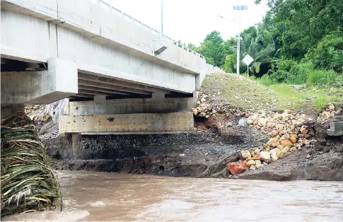  ?? IAN ALLEN/PHOTOGRAPH­ER ?? This recently opened bridge that links Pennants to Morgan’s Pass has been affected during the heavy rains last week, with the foundation compromise­d.