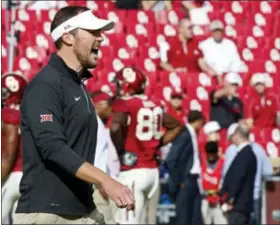  ?? SUE OGROCKI — THE ASSOCIATED PRESS FILE ?? In this Oct. 15, 2016, file photo, Oklahoma offensive coordinato­r Lincoln Riley shouts to his players before the start of an NCAA college football game against Kansas State in Norman, Okla. For the sake of the Big 12, new Oklahoma coach Lincoln Riley...