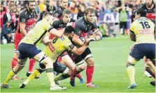  ??  ?? Ce Toulon - Clermont sent bon le parfum de phase finale. Mais il se pourrait que Toulon, à l’image de Clermont, ne soit pas au rendez-vous.