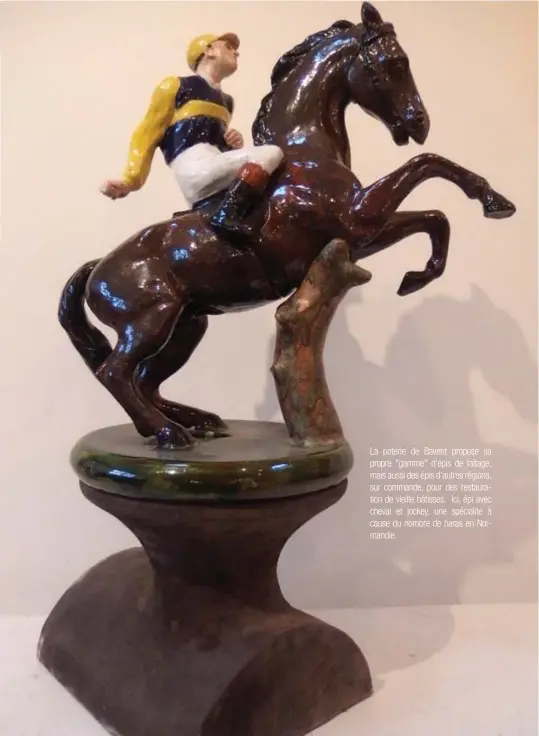  ??  ?? La poterie de Bavent propose sa propre "gamme" d'épis de faîtage, mais aussi des épis d'autres régions, sur commande, pour des restaurati­on de vieille bâtisses. Ici, épi avec cheval et jockey, une spécialité à cause du nombre de haras en Normandie.