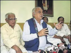  ?? MANOJ DHAKA/ ?? Former chief minister Bhupinder Singh Hooda addressing a press conference in Rohtak on Friday.
