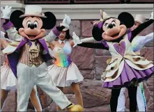  ?? GAO ERQIANG / CHINA DAILY ?? Mickey Mouse, Minnie Mouse and cast members perform on Wednesday to celebrate the fifth anniversar­y of the Shanghai Disney Resort.