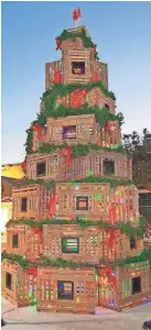  ??  ?? Christmas tree made of lobster traps in Key West. CAROL TEDESCO, VIA AP