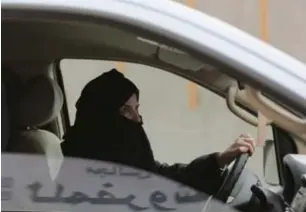  ??  ?? Vanaf juni 2018 mogen vrouwen in SaudiArabi­ë eindelijk autorijden. © ap