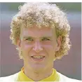 ?? FOTOS: DPA ?? Jörg Schmadtke 1989 als Torhüter der Fortuna ...