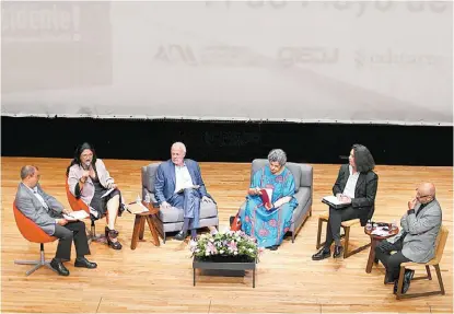  ?? FOTOS: JORGE CARBALLO ?? Una conversaci­ón más que un debate, moderado por Eduardo Cruz Vázquez y Francisco Moreno.