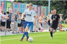  ?? SZ-FOTO: MAS ?? Die als Meister der Kreisliga B1 aufgestieg­enen SF Donauriede­n (l.) wollen sich in der A-Liga festsetzen.