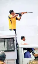  ?? ?? VIDEO GRAB of a policeman in plaincloth­es shooting at anti-sterlite protesters in Thoothukud­i on May 22, 2018.