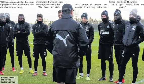  ??  ?? Benitez rallies the troops during training