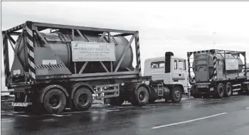  ??  ?? Emergency tankers were drafted in to replenish supplies after damaged water pipes left island residents without water. 01_B43twe02