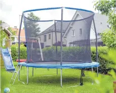  ?? FOTO: CONNY KURZ/OBS ?? Ein eigenes Trampolin im Garten ist vor allem für Kinder ein Riesenspaß.