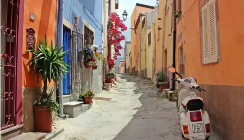  ?? ?? Les villages hors saison sont moins fréquentés et il n'est pas nécessaire de réserver les meilleurs restaurant­s à l'avance.