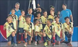  ??  ?? El domingo pasado se realizó la ceremonia de premiación para los diversos campeones en todas sus categorías de la Liga “Marcelino Champagnat”