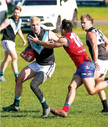  ?? ?? Yarragon’s Zak Hogton gives a “don’t argue” to Buln’s Nathan Tutton. Photograph by ALYSSA FRITZLAFF.