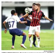  ?? ERIC MILLER/REUTERS ?? LEBIH LONGGAR: Fabio Borini (kanan) dengan kostum baru AC Milan ketika menghadapi Tottenham Hotspur di ICC (31/7).