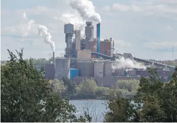  ?? ANDREW VAUGHAN / THE CANADIAN PRESS FILES ?? The Northern Pulp Nova Scotia Corporatio­n mill is being accused of going too far in its response to critics.