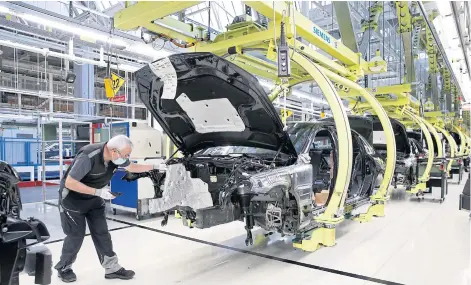  ?? BLOOMBERG ?? An employee works on the reopened Mercedes-Benz assembly line in Sindelfing­en, Germany on April 30.