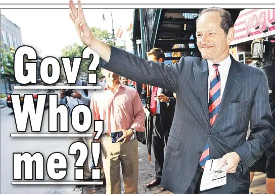  ??  ?? RIDING THE WAVE: Eliot Spitzer, who’s playing up his stint as AG over his scandalous gov days, greets commuters yesterday
in Jackson Heights.