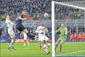  ?? ?? Dzeko marcó de esta manera el segundo gol del Inter al Shakhtar.