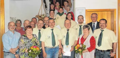  ?? FOTO: PRIVAT ?? Bei der Hauptversa­mmlung des OGVs Kirchheim am Ries sind zahlreiche Mitglieder geehrt worden.