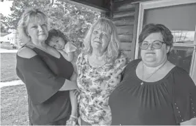  ?? DAVID DELPOIO/USA TODAY NETWORK ?? Among Dan and Ron Remillard’s survivors are Ron’s wife, Dianne, center; their daughter Cindy Archambaul­t and granddaugh­ter Mya April Archambaul­t, left; and Tammy Chevrette, Dan’s niece.