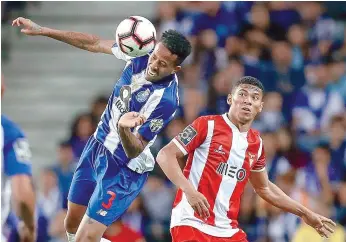  ??  ?? Militão ganhou a maioria dos duelos que disputou com Derley no jogo com o Aves