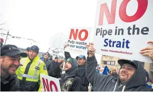  ?? ZANE WOODFORD STARMETRO HALIFAX ?? Supporters hold up anti-pipeline signs outside Nova Scotia Supreme Court in Halifax on Tuesday, where a justice said they have the right to protest but not to block survey vessels from working.