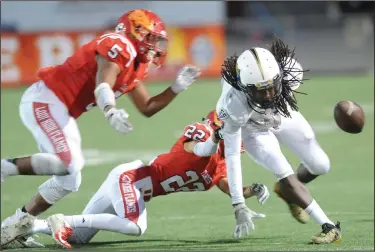  ?? BEA AHBECK/NEWS-SENTINEL ?? Lodi's Larry McDowell III pursues and Jose Fonseca dives for Chavez' Malik Dominique after he fumbled during their game at the Grape Bowl on Friday.