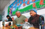  ?? PEI XIN / XINHUA ?? Lu Renliang and his wife Huang Baodi enjoy their lunch at a service center for elderly people in Jing’an district in Shanghai last January.