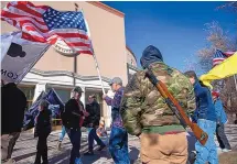  ?? EDDIE MOORE/JOURNAL ?? Jesus Saiz of Las Vegas, N.M., carries a semiautoma­tic rifle as he takes part in a gun rights rally outside the Roundhouse in January 2020. Top-ranking New Mexico lawmakers recently adopted a policy that will ban firearms from the state Capitol complex.