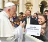  ?? Reuters ?? Climate activist Greta
■ Thunberg greets Pope Francis at the Vatican.