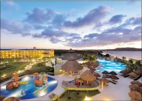  ?? — RICHARD KOHLER ?? The Iberostar Playa Mita resort features an open-air bar, with balconies in the rooms overlookin­g the beach.