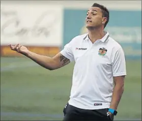  ?? FOTO: PEP MORATA ?? Jordi Roger, entrenador del Cornellà El equipo debe ganar para seguir arriba