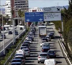 ?? (Photo doc. P. Bl.) ?? L’élargissem­ent à deux fois trois voies de l’A, à l’entrée est de Toulon, doit permettre de fluidifier le trafic. La fin des travaux est prévue pour .