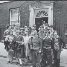  ??  ?? Glebe School students on their trip to London.