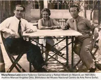  ??  ?? María Teresa León entre Federico García Lorca y Rafael Alberti en Madrid, en 1931 (foto: Archivo Manuel Ángeles Ortiz, Biblioteca del Museo Nacional Centro de Arte Reina Sofía).