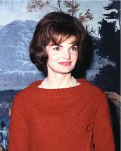  ??  ?? Jackie Kennedy, fantomatiq­ue apparition parmi d’autres