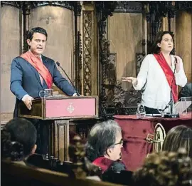  ?? LLIBERT TEIXIDÓ ?? Manuel Valls en el pleno de elección de la alcaldesa del año pasado