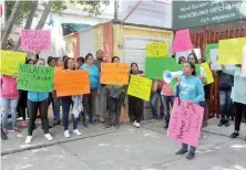  ??  ?? Papás acusan a un empleado del kínder Marcelino de Champagnat, en la colonia San Juan de Aragón, de hacer tocamiento­s indebidos a los alumnos.