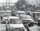  ?? ASIF HASSAN/GETTY-AFP ?? Commuters make their way through a traffic jam Tuesday in a commercial area of Karachi, Pakistan.