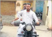  ?? HT PHOTO ?? Imran Qureshi takes oxygen cylinders for Covid-19 patients at their homes and hospitals in Kota.