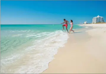  ?? DUNCAN MCCALL — VISIT PENSACOLA ?? Vacationer­s enjoy a dip at Pensacola Beach in Pensacola, Florida.