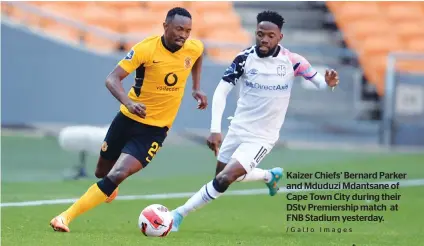  ?? /Gallo Images ?? Kaizer Chiefs’ Bernard Parker and Mduduzi Mdantsane of Cape Town City during their Dstv Premiershi­p match at FNB Stadium yesterday.