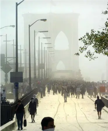  ?? Foto: AFP/Doug Kanter ?? Brooklyn Bridge, 11. September 2001