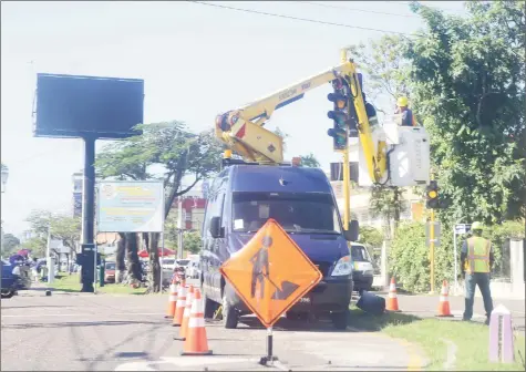  ?? (Terrence Thompson photo) ?? Better traffic control? New traffic lights are being installed in the city. These were being set up yesterday at the junction of Church and Camp streets.