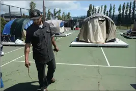  ?? ALAN DEP — MARIN INDEPENDEN­T JOURNAL ?? Phil Deschamps at the city-run camp for homeless people in Sausalito on Monday. He is one of the camp occupants.