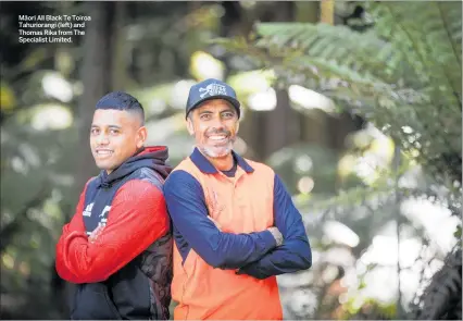  ?? PHOTOS/ ANDREW WARNER ?? Ma¯ori All Black Te Toiroa Tahurioran­gi (left) and Thomas Rika from The Specialist Limited.
The team from The Specialist Limitedwit­h members of the Ma¯ori All Blacks.