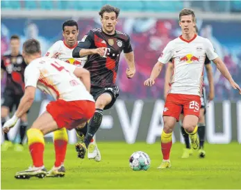  ?? FOTO: IMAGO IMAGES ?? RB Leipzig hatte zahlreiche Chancen, versenkte aber keine, dem FC Bayern reichte Leon Goretzka (M.).